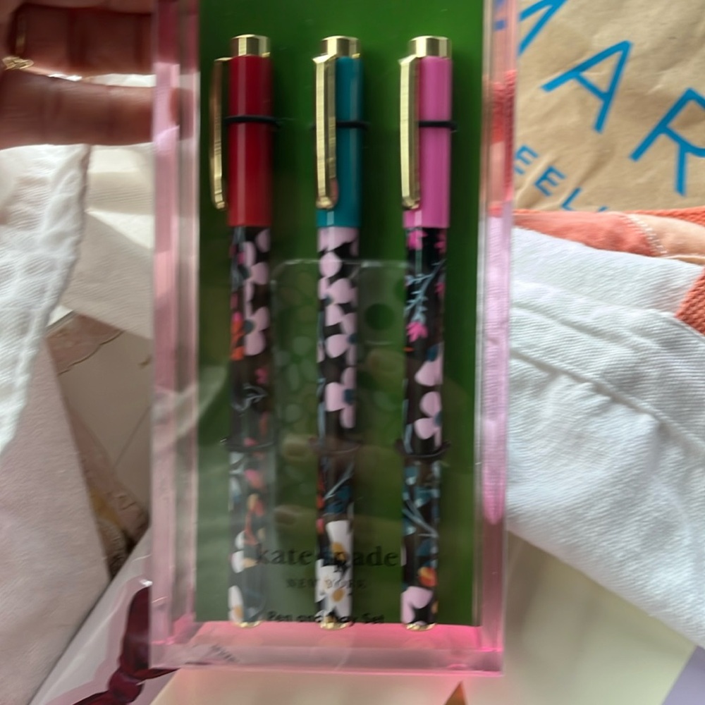 Kate spade pens with acrylic in case